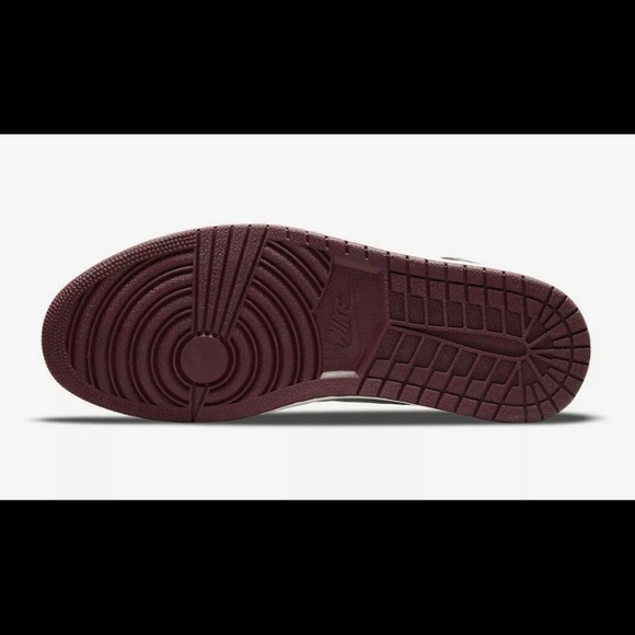 Nike Air Jordan 1 Retro High OG Bordeaux Men's Size 10.5 555088-611 NIB In Hand - Picture 7 of 7